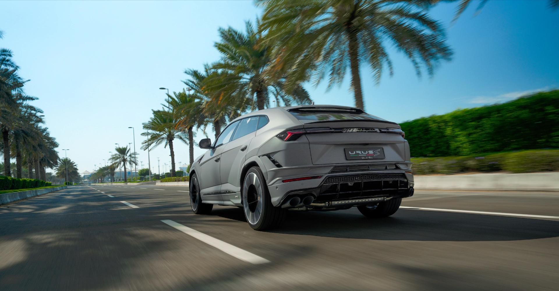 Rear angle of Lamborghini Urus S in Grigio Telesto